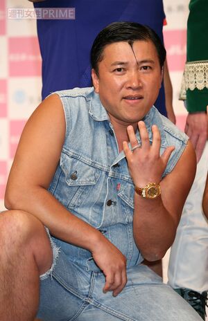 「第1回一発屋オールスターズ選抜総選挙2015」の開催発表会見に出席し、婚約したことを報告したスギちゃん