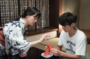 藤井は学生時代に大家の妙子から親切にされ世話になった　(c)NHK