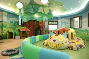 9月20日、『ジブリパーク』に足を運ばれた天皇、皇后両陛下。パーク内のネコバスルーム