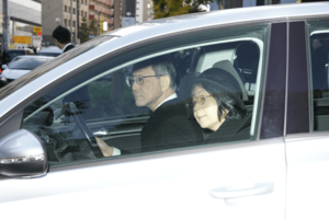 三笠宮妃百合子さまの斂葬の儀に出席した黒田夫妻