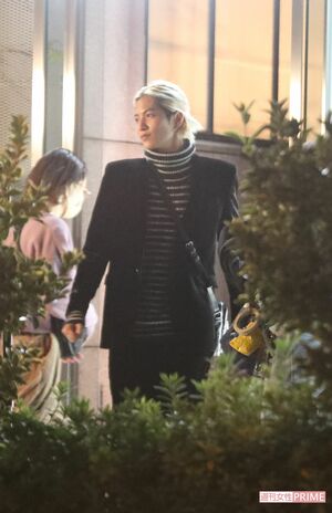 『極主夫道』の撮影をする金髪姿の志尊淳