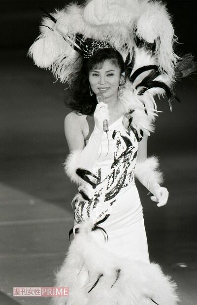 八代亜紀さん「私的写真の特典付きCD」冒涜騒動に“後輩”が涙、デコトラ