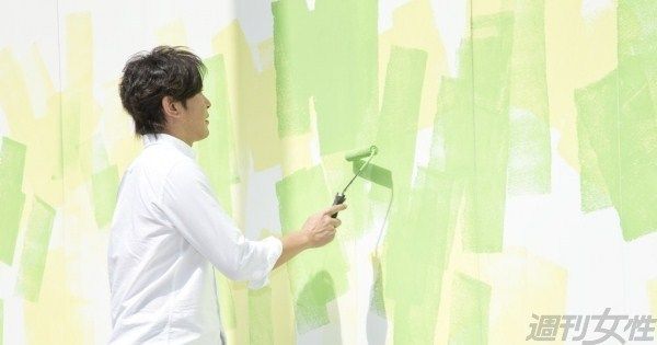 音と光に合わせて見せるライブパフォーマンスショーは、海外メディアからも注目が集まる。「心地よい森を京橋に」をテーマに〝大きな木〟とそこに集う人々を描いていく。人と人の間からは、あふれ出る木漏れ日をイメージ。2016年夏ごろまで展示予定