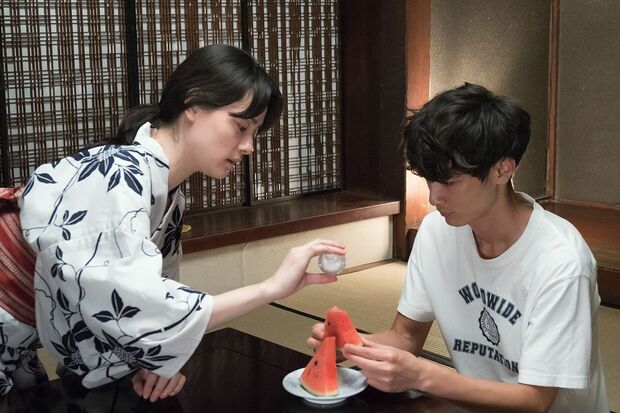 藤井は学生時代に大家の妙子から親切にされ世話になった　(c)NHK