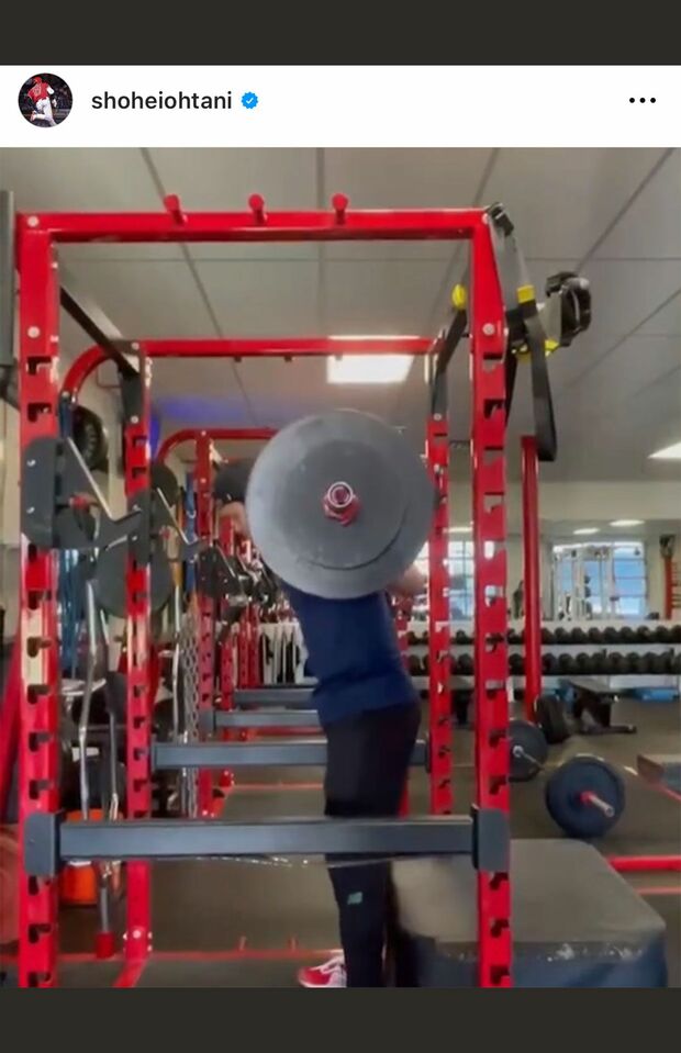 映画の主題歌『第ゼロ感』を聴きながらスクワットに励んだ大谷翔平（インスタグラムより）