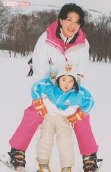 毎年のように皇太子ご一家は雪深い長野県の奥志賀を訪れてスキーを楽しまれている（'05年2月）