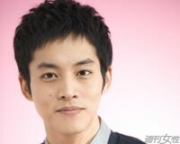 松坂桃李「ルパンが不二子ちゃんに飛びかかるシーン」を再現