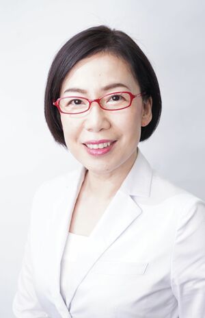 富永喜代先生●医学博士。日本麻酔科学会指導医。2008年に愛媛県松山市に富永ペインクリニックを開業し、院長に就任。性交痛外来では1万人の悩みをオンライン診断する。YouTubeチャンネル「女医富永喜代の人には言えない痛み相談室」は登録者29.8万人を超え、テレビ出演も多数。