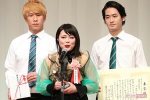 お笑いコンビブリリアンとのユニット、ブルゾンちえみwithBとしても活動していた