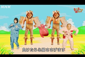 過激な歌詞に合わせて体操を踊るあのとトムブラウン・みちお(NHK広報の公式ツイッターより)