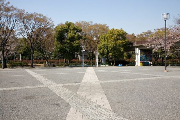 第１話と最終話に出てくる代々木公園。第１話ではリカがカンチに飛びつき、頬にキス!