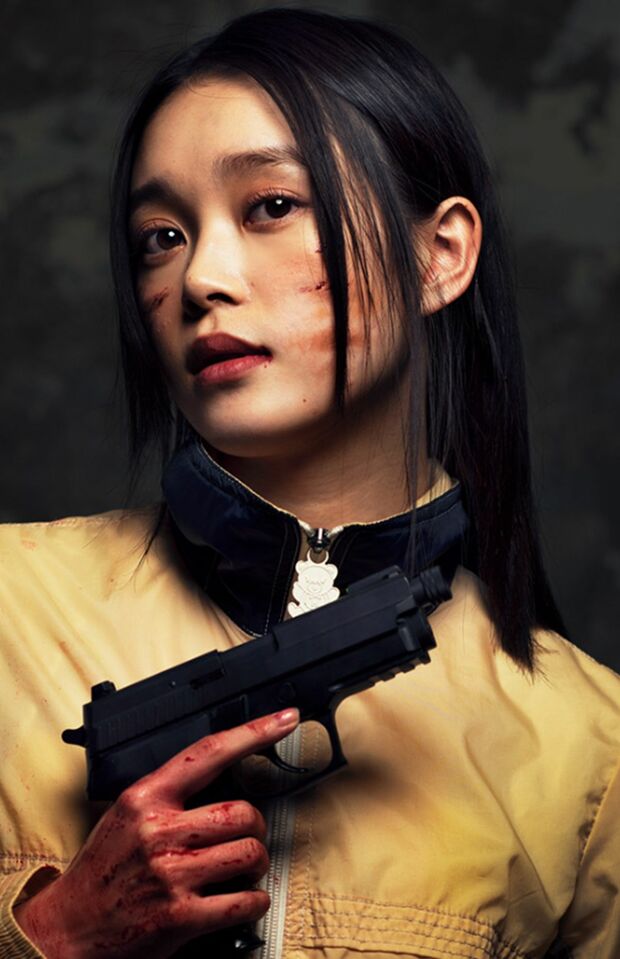 高石あかりが殺し屋を演じた映画『ベイビーわるきゅーれナイスデイズ』(公式サイトより)