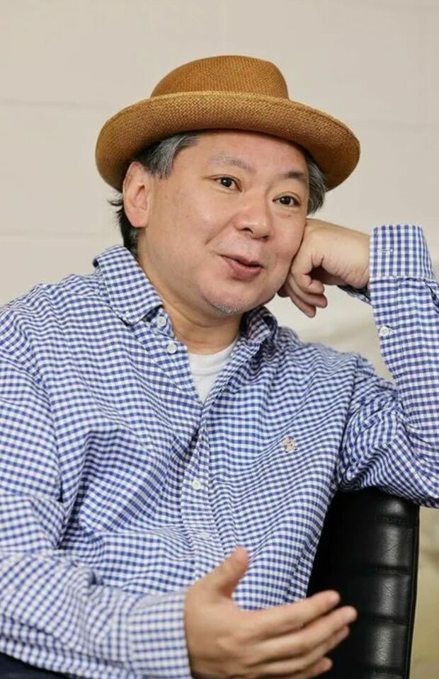 鈴木・おさむ／1972年生まれ。放送作家として、バラエティ番組を中心に数多くのヒット番組の企画・構成・演出を手がけるほか、映画・ドラマの作演出、小説家、タレント、映画監督としてマルチに活躍。2002年交際0日で、森三中・大島美幸さんと結婚。2015年に第1子誕生。自身の育児経験なども広く発信している（撮影：尾形文繁／東洋経済オンライン）