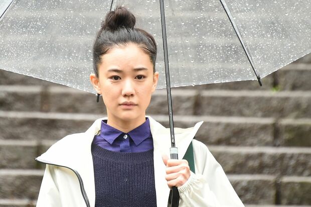 河合節子（蒼井優）：七瀬が調査協力を依頼する美人霊媒師。類いまれな霊能力で事件の解決に貢献する。書道を子どもに教えるなど、過去は謎に満ちている