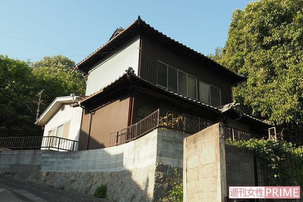 向島で容疑者が潜伏していた民家