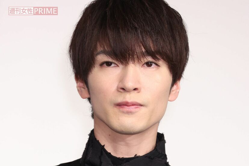 画像・写真】Snow Man深澤辰哉、メガネ姿で表紙飾った『mini』完売の