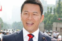 国民民主から出馬の須藤元気、“ギラギラ電飾自転車”疾走動画に「ズレてる」の呆れ声、山尾志桜里ショック…