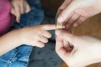 「絆創膏」のこと何て言う?マクドナルドの境界線は?“地域の不思議”集めてみた