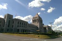 『家庭教育支援法』提出、安倍政権の真の狙いは憲法24条の改正か