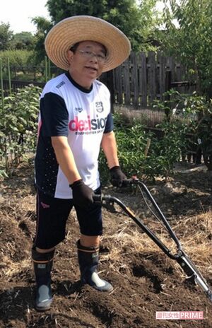 現在は佐賀県に在住。KBCラジオ『島田洋七の朝から言わせろ!』など九州を中心に活動している