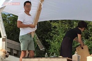 2016年7月、イケメン外国人と海沿いのカフェテラスでデートする滝川クリステル