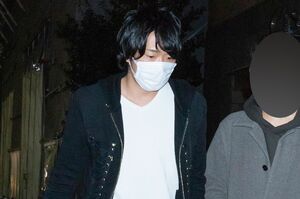 週刊女性の直撃を受ける山口周平氏