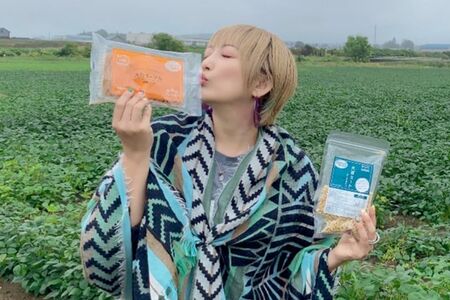 現在は食に関する資格を活かし、大豆ヌードル、大豆ミートなどの商品開発・販売も手がけている。また、昨年6月にはシングルマザーの家庭や子どもを支援する一般社団法人も立ち上げた