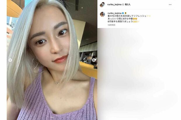メンテナンスしたての金髪をお披露目した小島瑠璃子(本人のインスタグラムより)