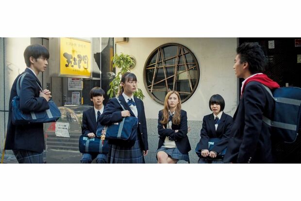 映画『6人ぼっち』　新宿ピカデリーほか全国順次公開中　配給:ギグリーボックス (C)2025『6人ぼっち』製作委員会