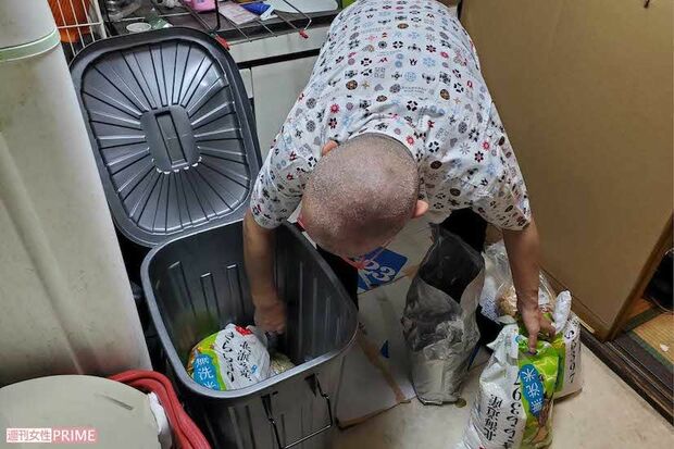 きららさんの食糧庫からは、白米などが続々と出て来て