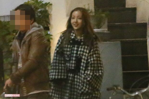六本木で開催された志村けん誕生日会に参加する板野友美(2013年)