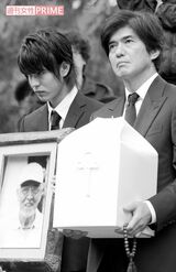 '13年4月、三國さんの告別式での寛一郎。ここで関係者の目に止まり、デビュー