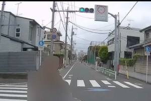 拡散されたドライブレコーダーの映像より。女性は数々の交通違反を……（画像の一部を加工しています）