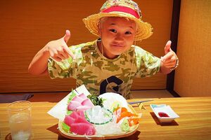 食い倒れツアーとバッシングされているゆたぼんの日本一周（ゆたぼん公式YouTubeより）