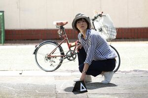 朝顔は、法医学者として亡くなった人の死因などを調べる (c)フジテレビ