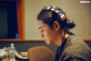 東出昌大がナレーションを担当。「人間こそ犬から学ぶことはたくさんあると思う」 (C)『犬と戦争』製作委員会