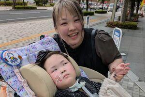 渡辺瑚々（ここ）ちゃんと母の未来さん