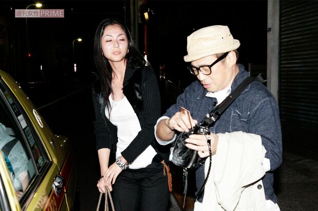 ラサール石井と32歳年下妻の桃圭さん(2011年11月)
