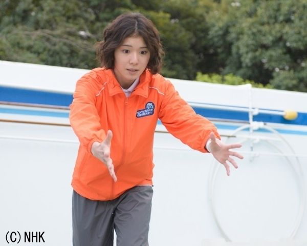 松岡茉優 水族館ガール イルカになつかれすぎてng 週刊女性prime