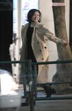 2017年3月、日テレドラマ『東京タラレバ娘』打ち上げ終了後、路上で笑顔が弾ける吉高由里子