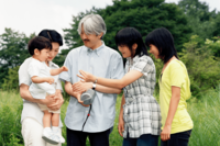 《20代最後の年・佳子さまの歩み》 佳子さまは「小さなお母さん」弟・悠仁さまの成長を支え続けてきた姉と…