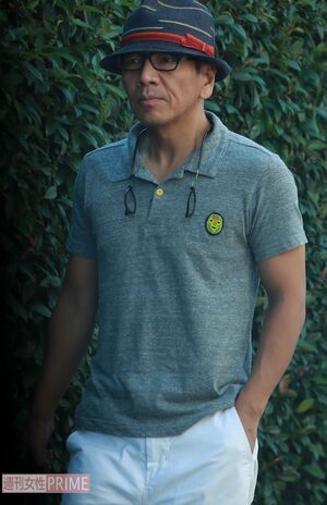 オシャレ着で我が子の運動会にやってきた、くりぃむしちゅーの上田晋也（'18年10月）