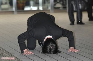 報道陣の前で土下座した田口淳之介