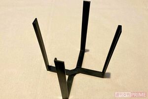 キッチンマルチスタンド／110円（税込）使わないときはコンパクトに収納しておけるのがポイント