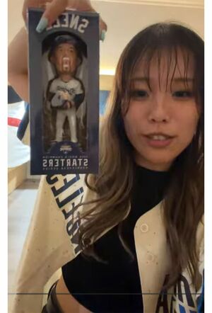 ドジャースから豪華ギフトをもらったYouTuber、ボブルヘッド2（本人YouTubeより）