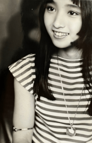デビュー前の写真。18歳まで生きられないと、母も天功自身も信じていた