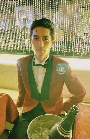 若き日の古田新太を演じた錦戸亮（ドラマ公式Xより）