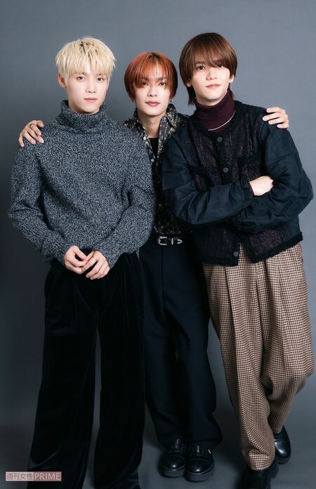 写真左から木村柾哉（INI）、高橋恭平（なにわ男子）、中島颯太（FANTASTICS）　撮影／矢島泰輔　スタイリスト／三島和也（Tatanca/高橋）、岡本健太郎（木村）、中瀬拓外（中島）ヘアメイク／花井菜緒（JOUER/高橋）、武井さやか（MASTERLIGHTS/木村）、島田聖香（Luana/中島）