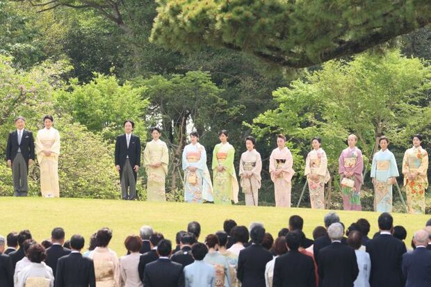 4月22日、春の園遊会に出席された12人の皇室の方々