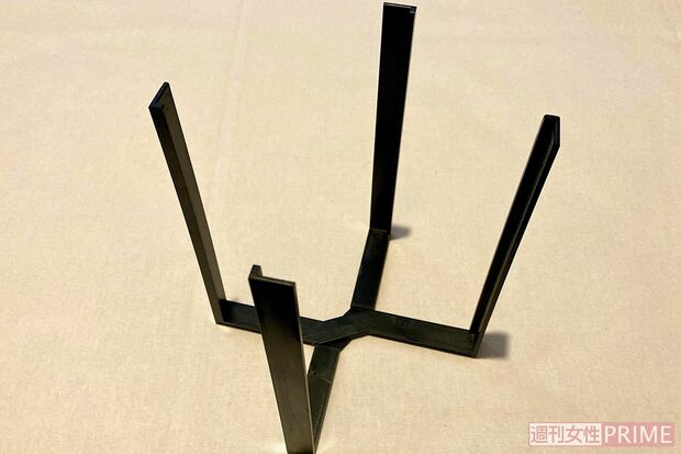 キッチンマルチスタンド／110円（税込）使わないときはコンパクトに収納しておけるのがポイント